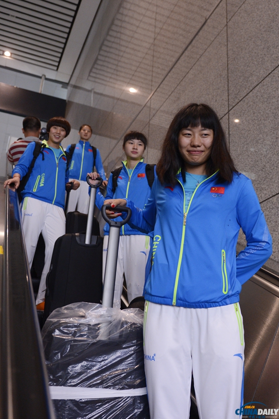 中国青奥代表团抵达南京