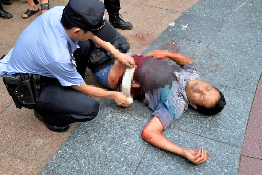 武汉：两瓜贩抢摊位引发血案 一人被刺身亡