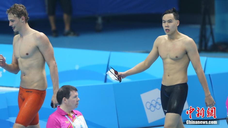 中国明星脸选手余贺新 获青奥会50米蝶泳冠军