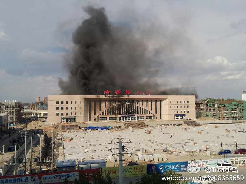 新疆哈密在建火车站发生大火