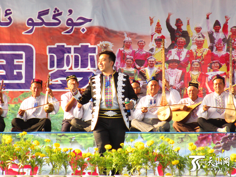 全国旅游网媒新疆行围观见证吐鲁番葡萄节鄯善分会场开幕（高清组图）
