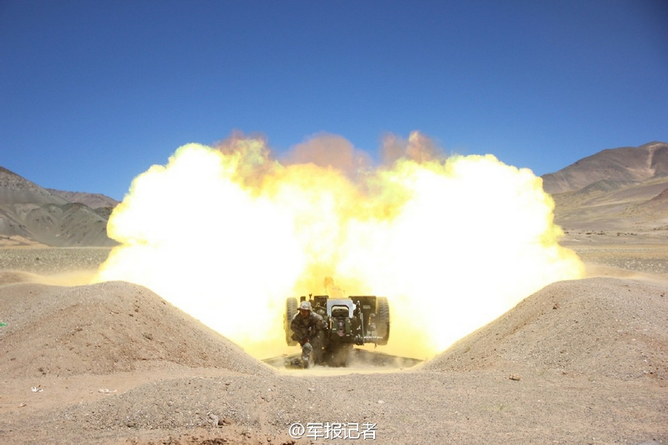 震撼瞬间：解放军榴弹炮4500米高原实弹射击