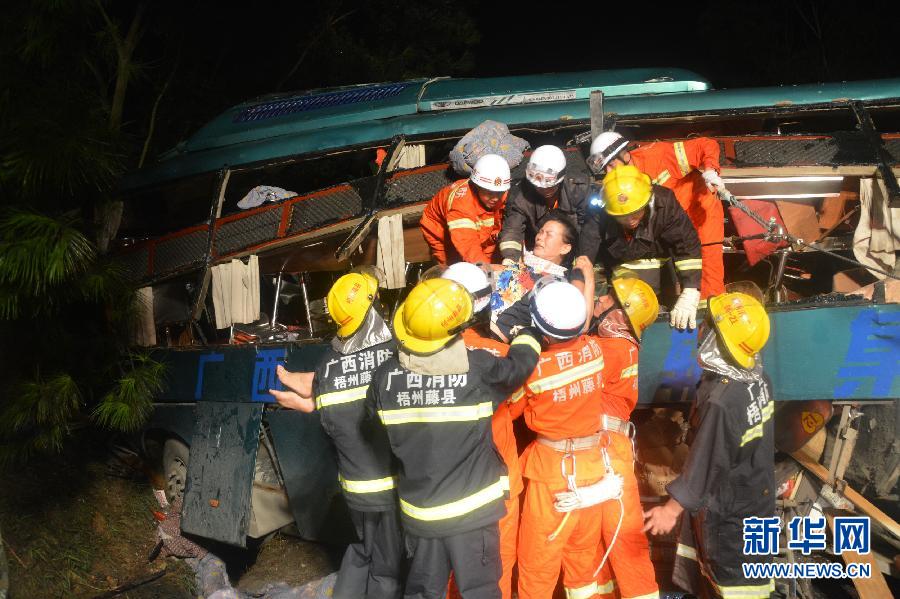 广西梧州发生一起交通事故 造成4人死31人伤