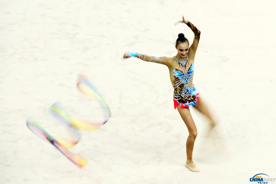 青奥会艺术体操：俄罗斯选手伊琳娜·安年科娃夺得个人全能冠军