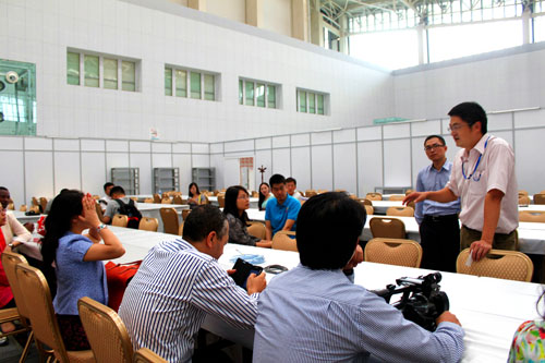 各国驻华媒体记者 参观2014达沃斯论坛天津梅江会展中心
