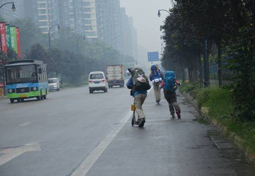 “孤独的行走”：自闭症青年挑战川藏线