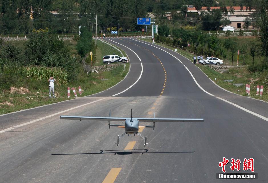 北京警方启用无人机对北部山区空中查毒