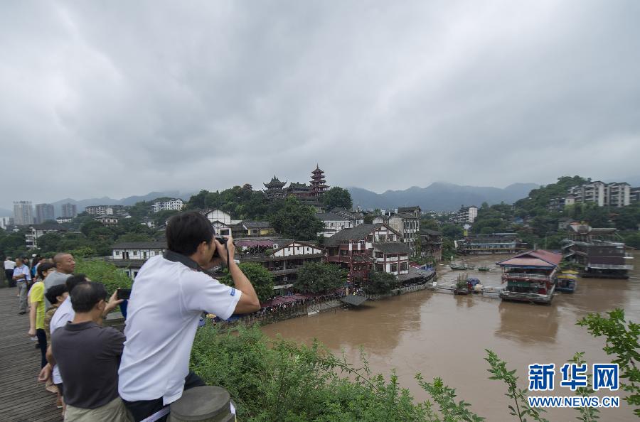 长江、嘉陵江今年最大洪峰过境重庆