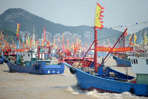 象山千艘渔船出海 东海海域正式开渔