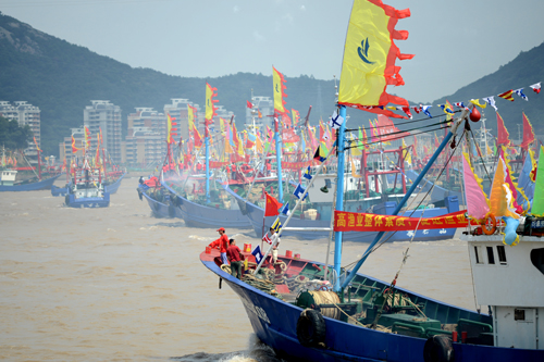 象山千艘渔船出海 东海海域正式开渔