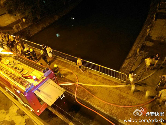 广州警方与毒贩在居民区开枪对峙 一毒贩被击毙(高清组图)