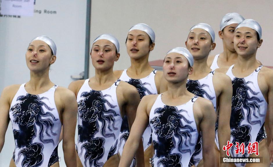 朝鲜花游队仁川训练 泳装美女引关注