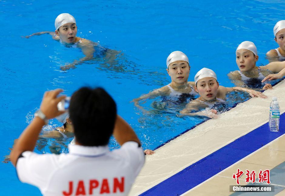 朝鲜花游队仁川训练 泳装美女引关注