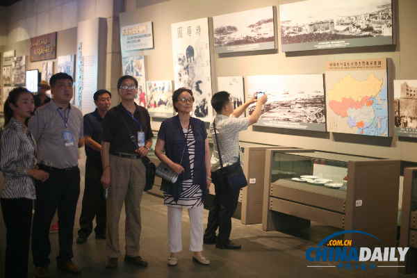 150位海内外专家学者参观甲午战争战场刘公岛
