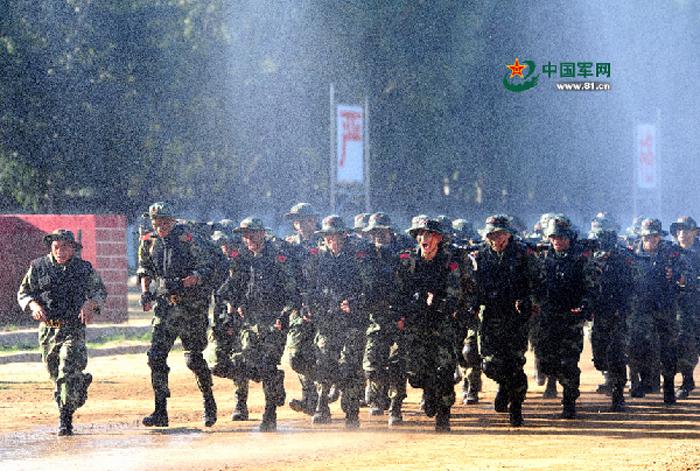 实拍北京武警特战队“魔鬼日”考核现场