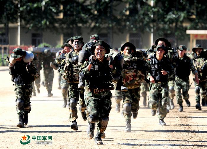 实拍北京武警特战队“魔鬼日”考核现场