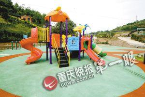 重庆一土豪修公园球场泳池向村民免费开放[图]