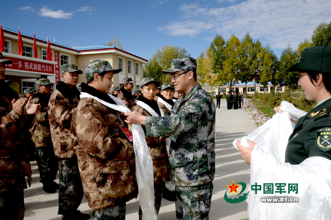10名高学历女新兵自愿到西藏军区卫国戍边