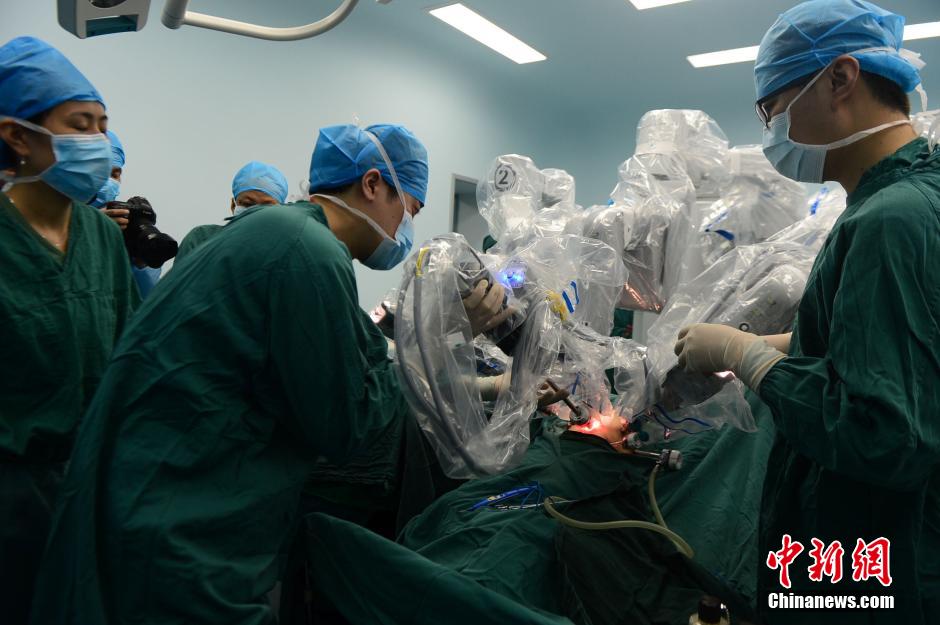 安徽成功实施首例机器人手术