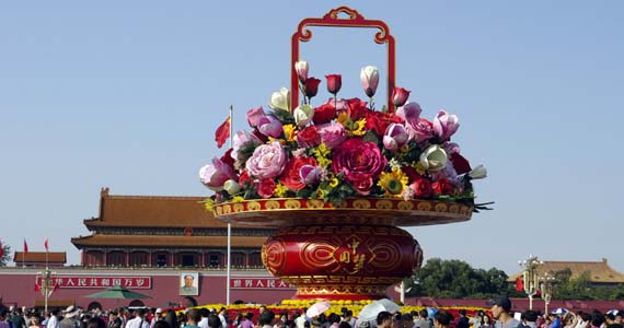 北京天安门广场花团锦簇迎接建国65周年