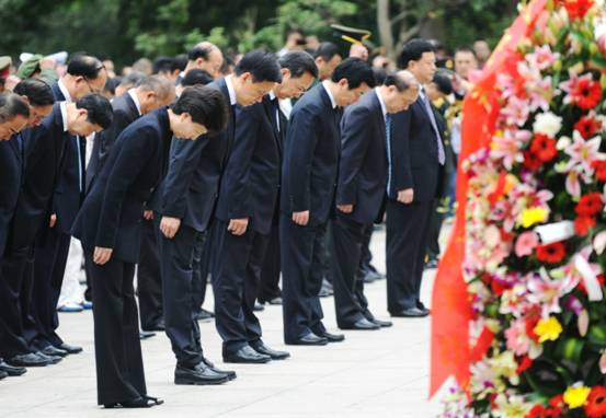 贵州:1200名各界人士祭奠英雄烈士