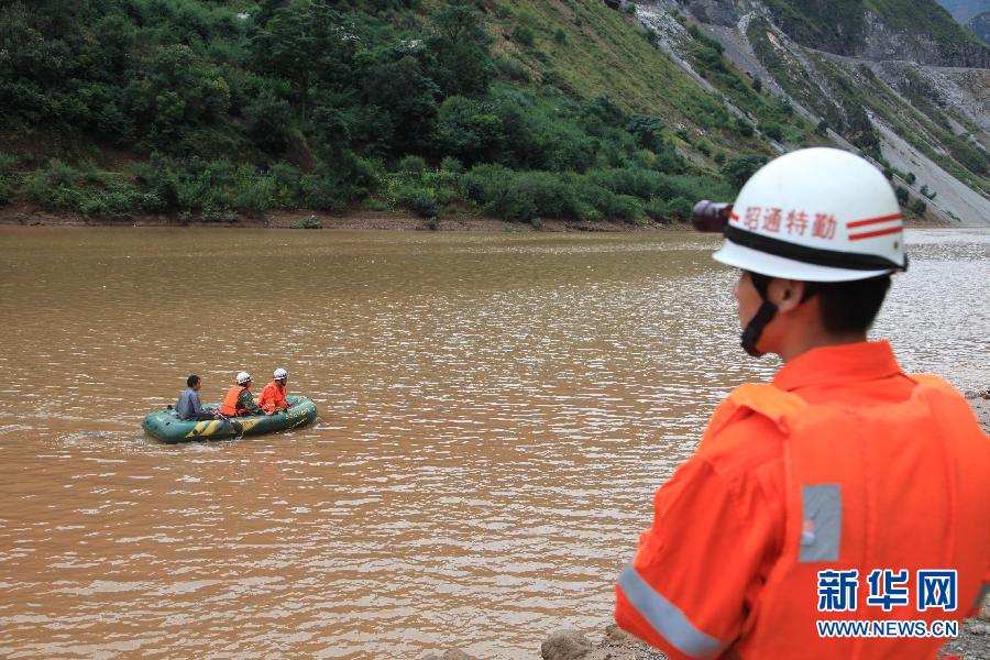 云南鲁甸灾区堰塞湖发生险情 致6人失踪4人受伤