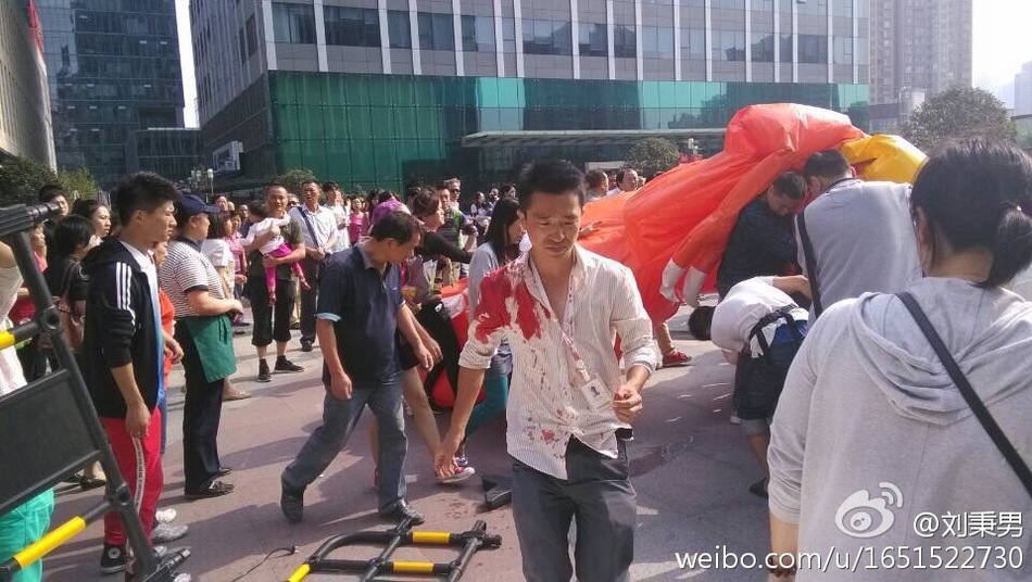 上海：充气城堡翻倒致13名孩子被压受伤