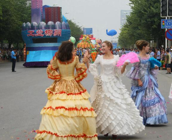广西柳州全城狂欢大巡游