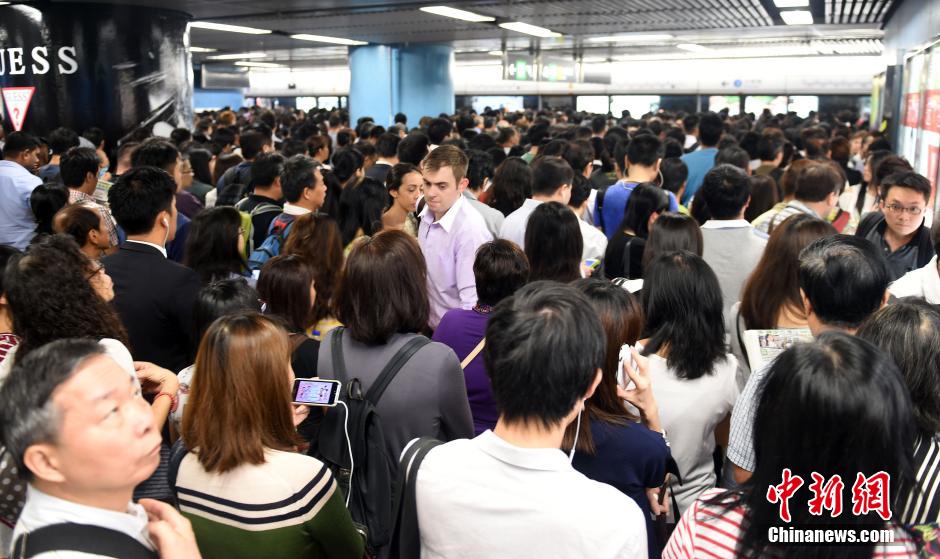受“占中”非法集会影响 香港湾仔区小学停课数日后复课
