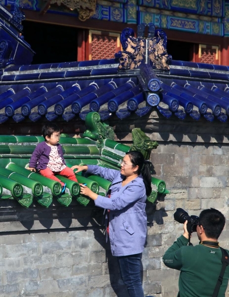 北京天坛历史建筑成儿童游乐场