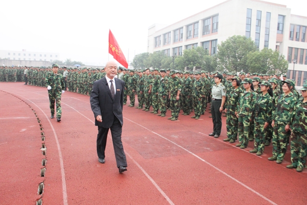 安徽三联学院2014新生军训检阅暨开学典礼隆重举行