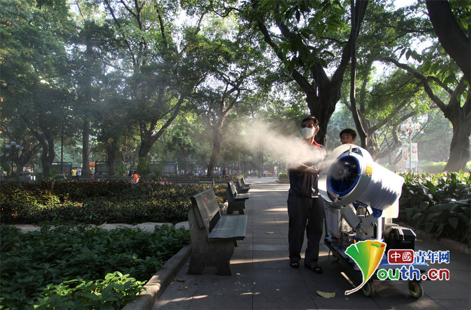 广州：全城灭蚊行动 市长带头打扫卫生