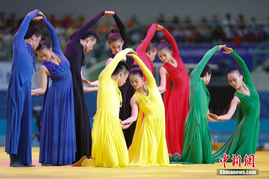 少数民族文艺表演亮相体操世锦赛开幕式