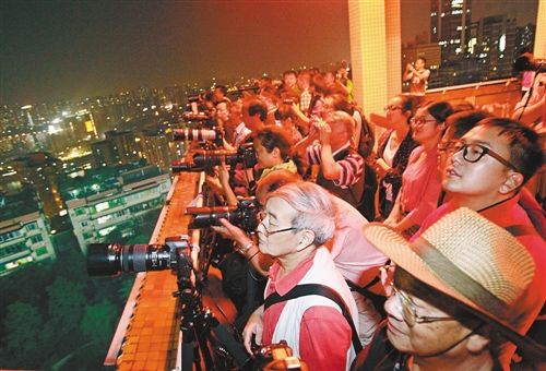 重庆的“红月”奇观 要看待来年