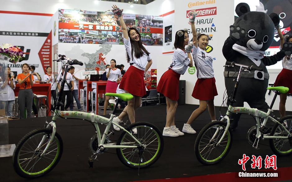 自行车女郎抢眼2014亚洲自行车展