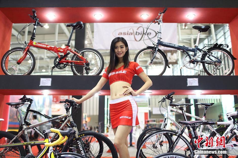 自行车女郎抢眼2014亚洲自行车展