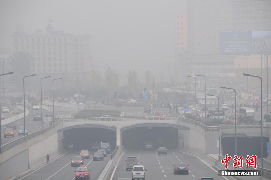 全国多城市现雾霾天 空气质量指数“爆表”