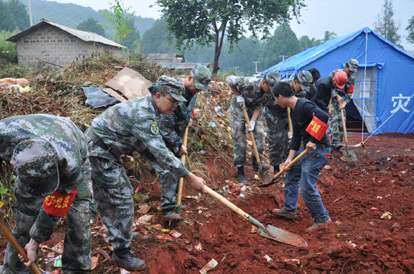 地震灾区第一时间升起的党旗——记云南省景谷县永平镇昔俄村军民共建党支部