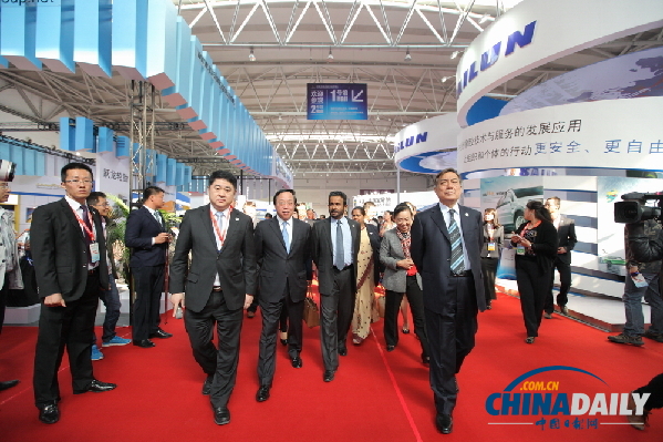 首届中国（青岛）橡胶工业博览会在青岛开幕