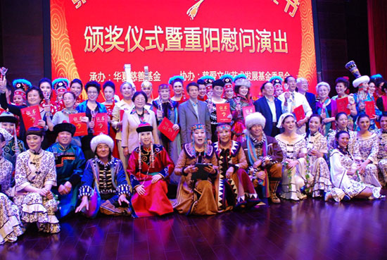 第四届中国老年文化艺术节服饰大赛首次在合肥庐江举办