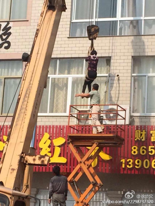 浙江吊车司机从火场吊出3人 老板当场奖1部iPhone6