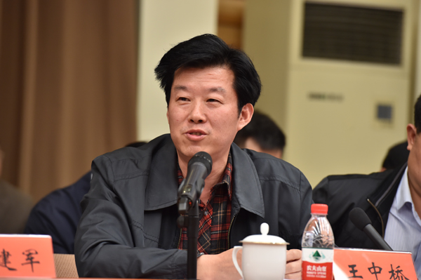 湖北省委宣传部副部长、省网信办主任王中桥：勇担“双重任务” 兴起“两个热潮”