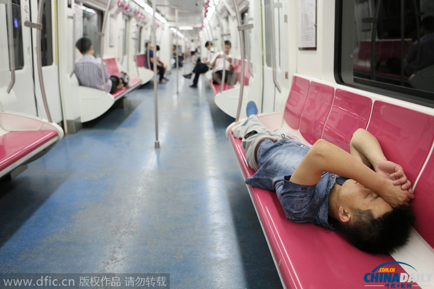 最后的记忆：实拍北京地铁“2元时代”众生相