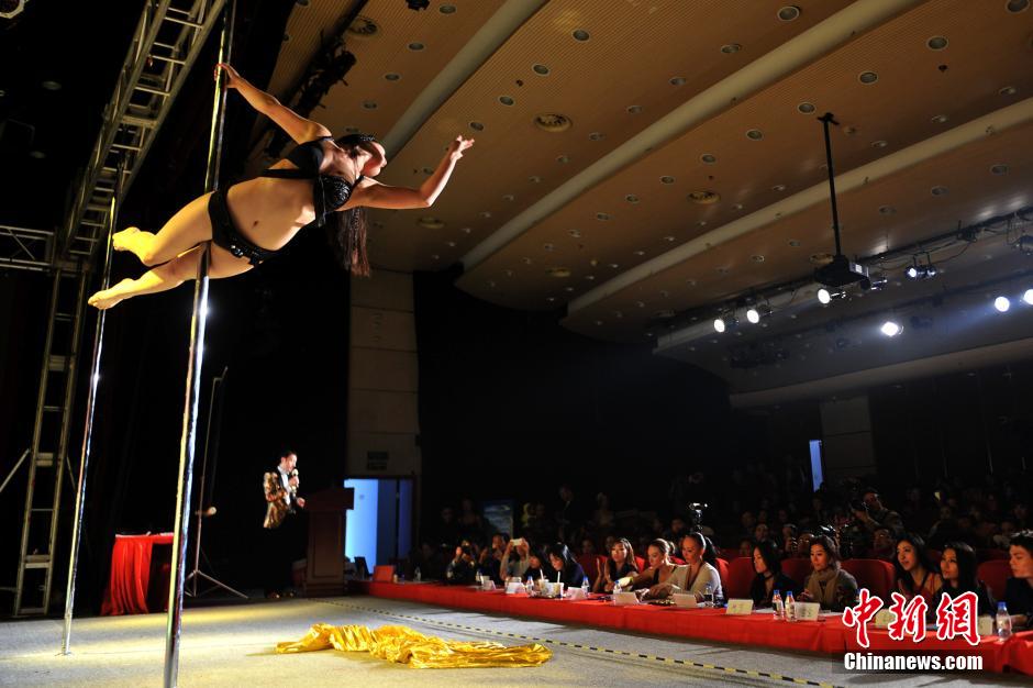 中国钢管舞锦标赛落幕 中外选手同台竞技