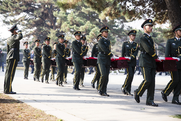 在韩志愿军烈士遗骸安葬仪式在沈阳举行