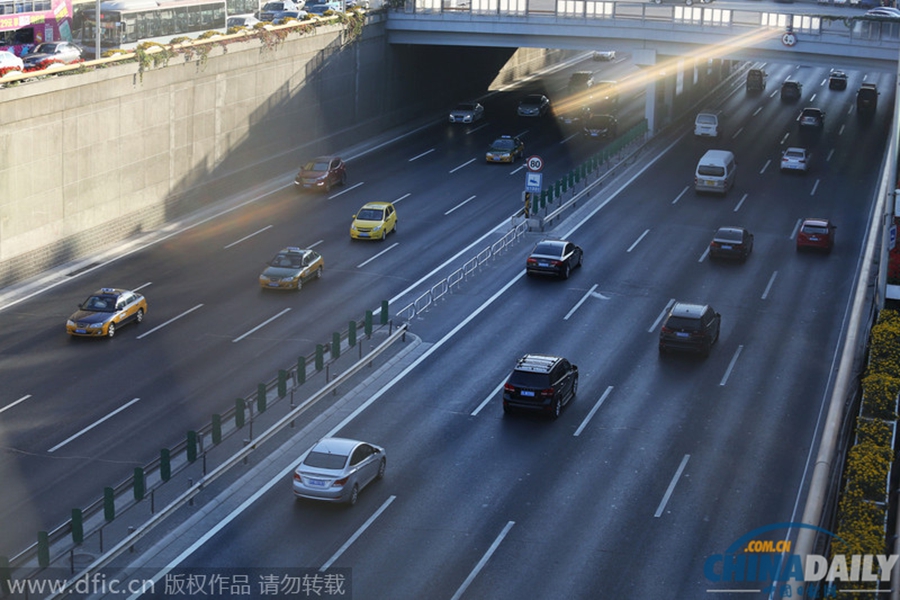 北京今起实施机动车单双号限行措施