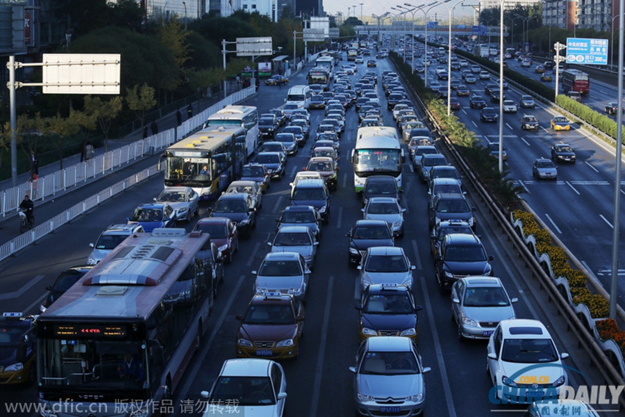北京今起实施机动车单双号限行措施
