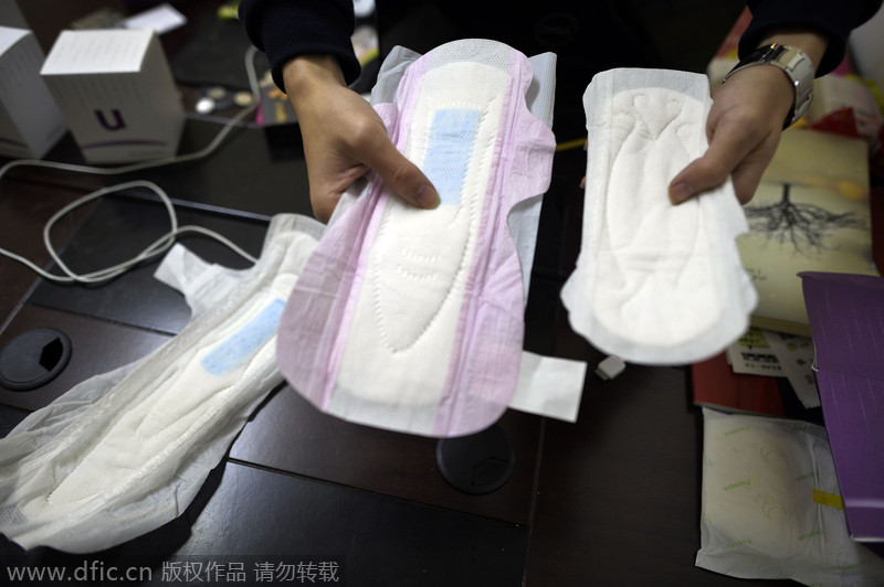重庆:大三男生卖卫生巾 常向女同学讨经验[3]