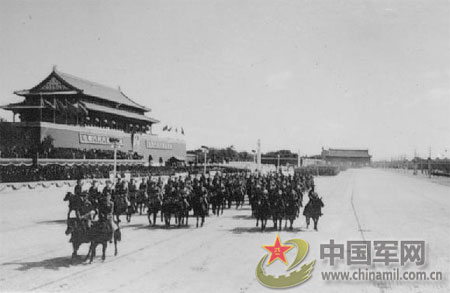 马刀下的辉煌：中国最后的骑兵部队