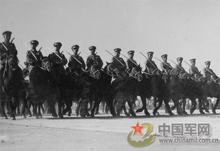 马刀下的辉煌：中国最后的骑兵部队